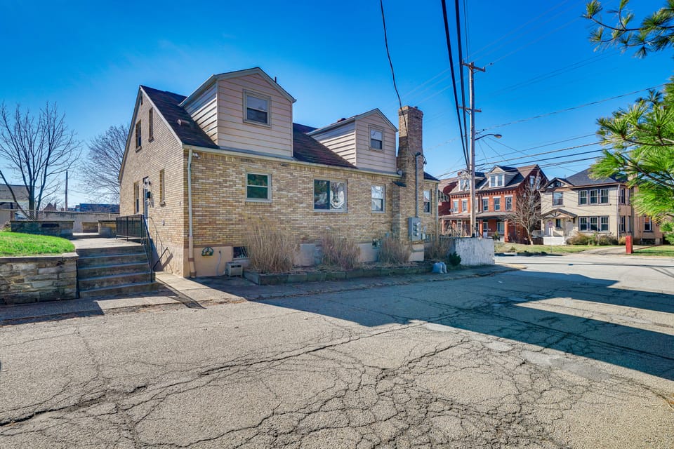 Pittsburgh Couple's Retreat ~ 2 Mi to Downtown! Apartment in Pittsburgh