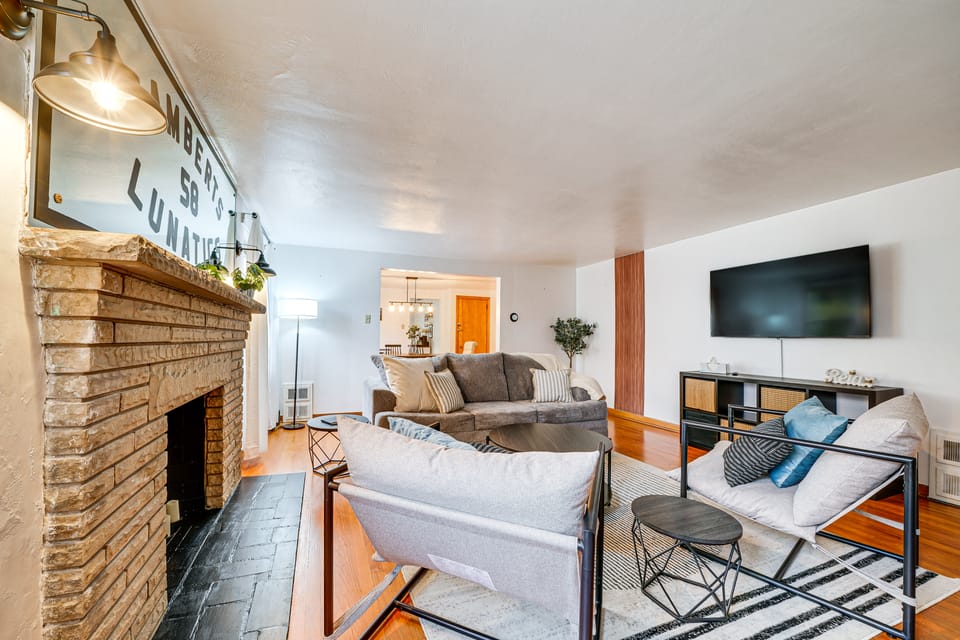 Spacious Pittsburgh Getaway ~ 2 Mi to Downtown! Apartment in Pittsburgh