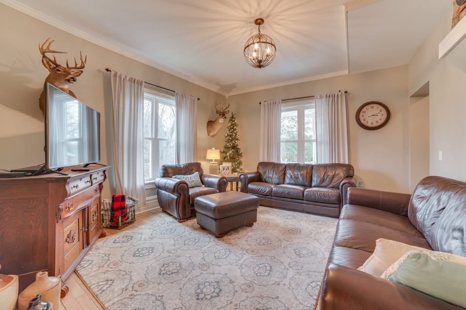 ‘Cedar Creek Guesthouse’ 3 Mi to Lake Charlevoix House in East Jordan
