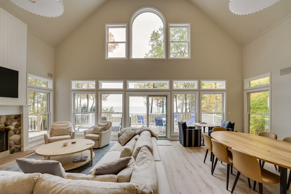 Spacious Cottage on Lake Michigan: Stunning Views! Cottage in Wisconsin