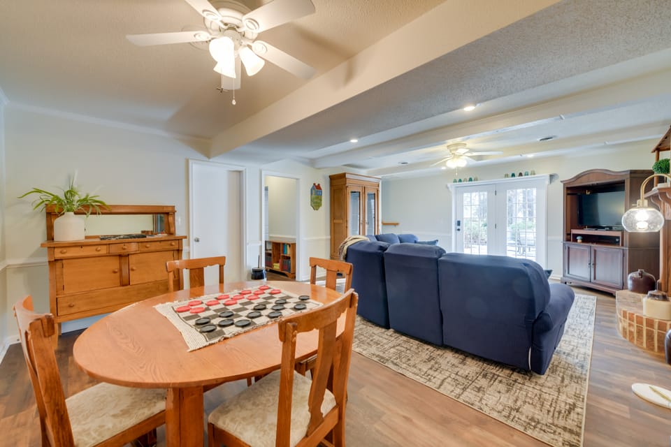 Charming Emporia Home w/ Deck & Patio! House in Virginia