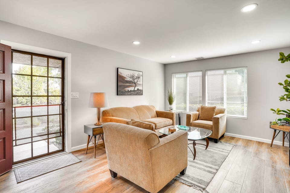 Rental w/ Pool Access ~ 8 Mi to Disneyland Apartment in La Palma