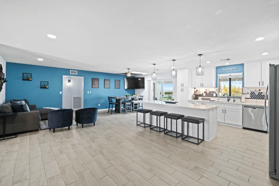 2 Mi to Lake Havasu: Group Oasis w/ Views + Games House in Lake Havasu City