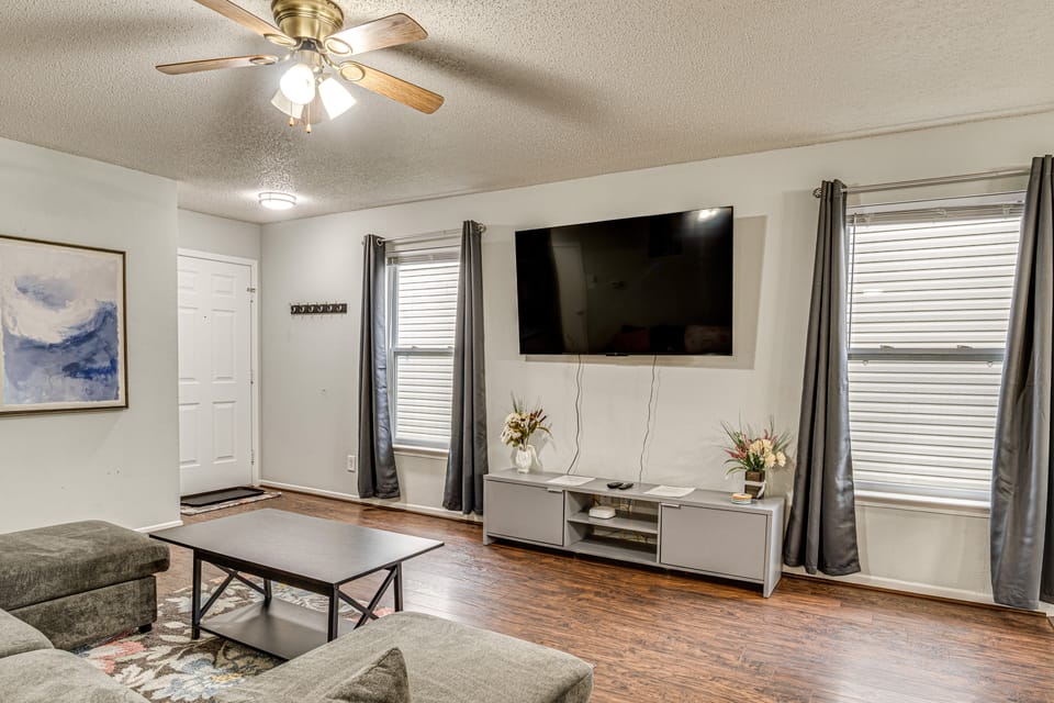 9 Mi to Downtown Indianapolis: Quiet Home w/ Yard House in Perry Township