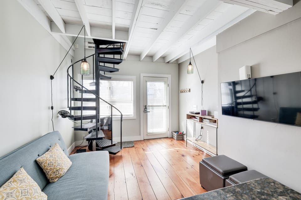 Walk to Commercial Street! Couples Retreat w/ Deck Apartment in Provincetown