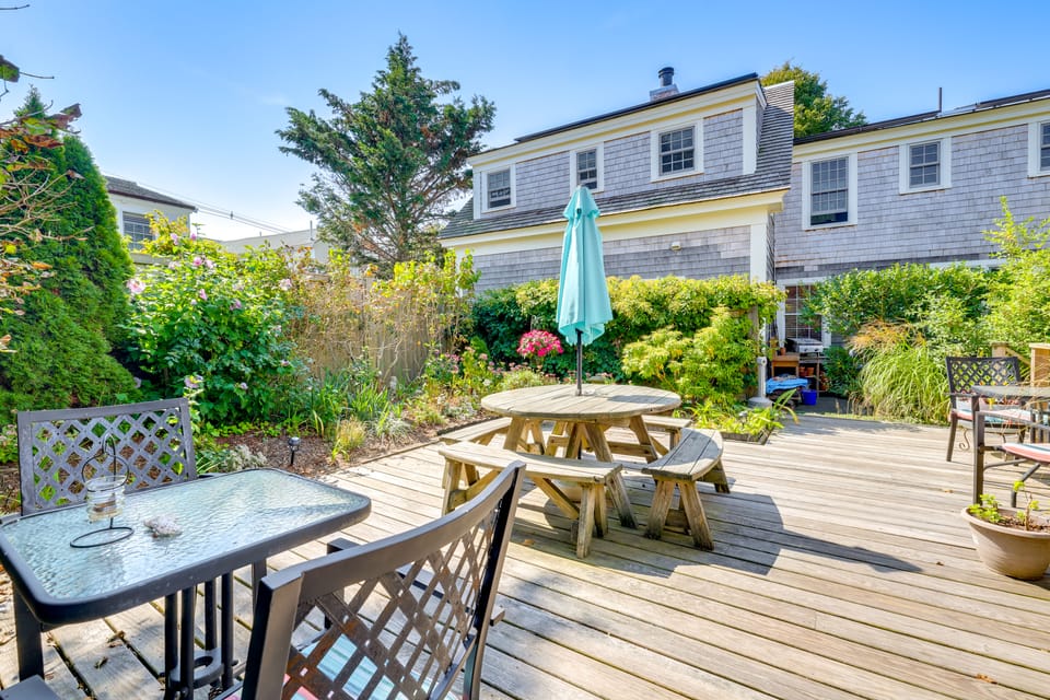 Walk to Commercial Street! Couples Retreat w/ Deck Apartment in Provincetown