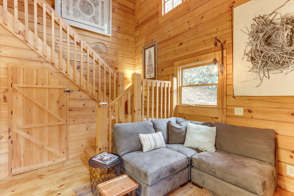 'Toccoa Waterfront Hideaway:' Hot Tub & Fire Pit! House in Georgia