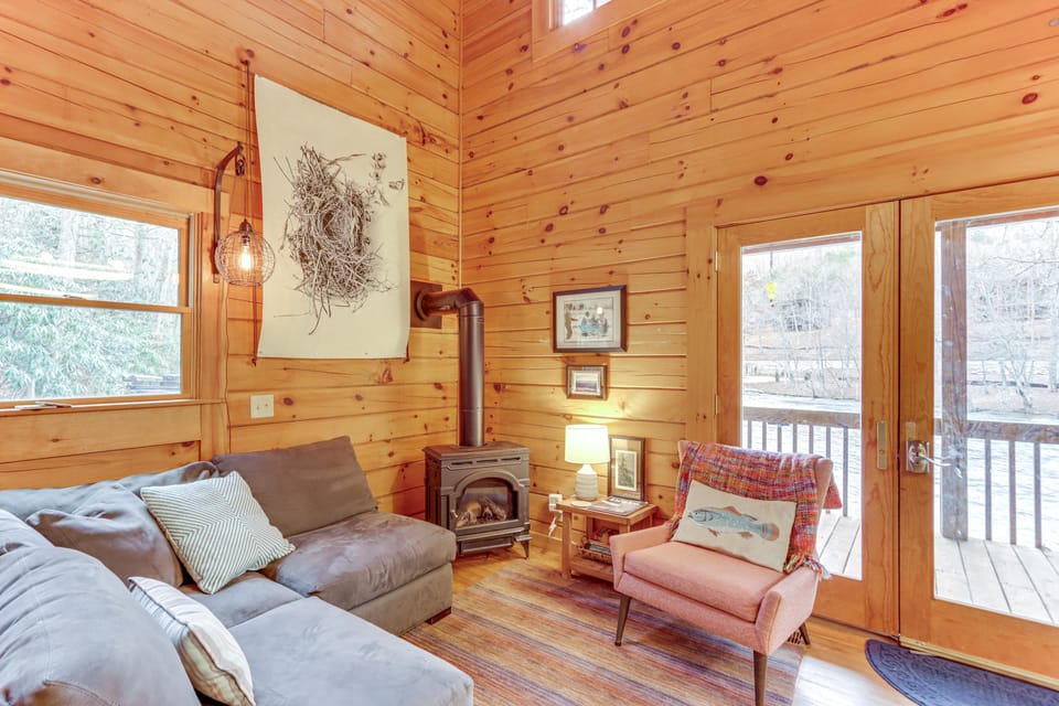 'Toccoa Waterfront Hideaway:' Hot Tub & Fire Pit! House in Georgia
