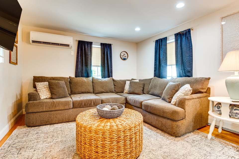 Downtown Ogunquit Home: 1 Mi to Beach! House in Ogunquit