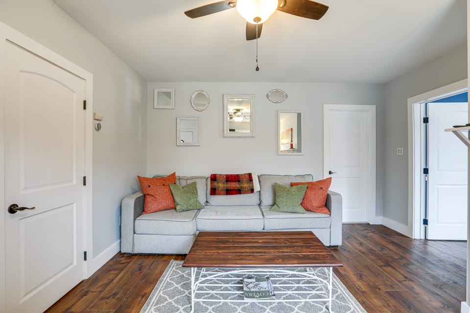 In-Town & Walkable: Historic Yardley Retreat! Apartment in Yardley