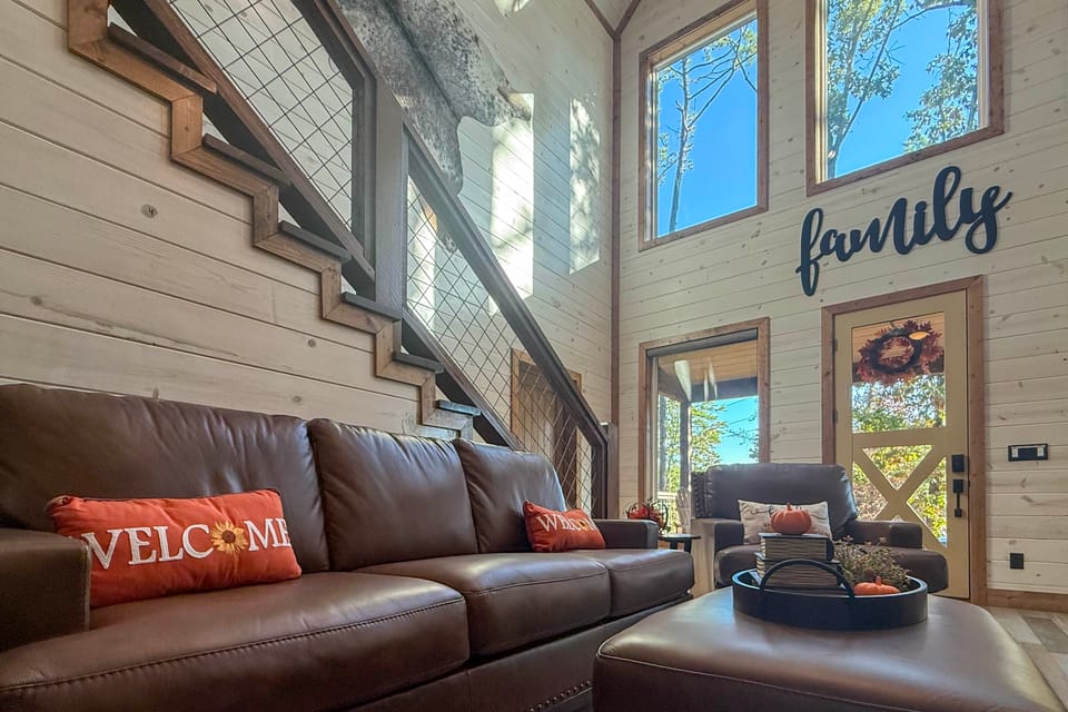 Two King Suites, Bunk Loft with Games, Hot Tub House in Oklahoma