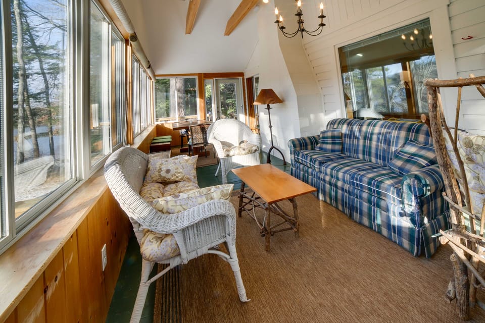 Lakefront Bradford Cottage w/ Dock, Near Skiing! Cottage in Newbury