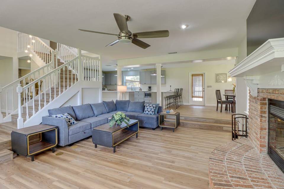 Private Pool & Lake Views: Family Home in Oxford House in The Villages
