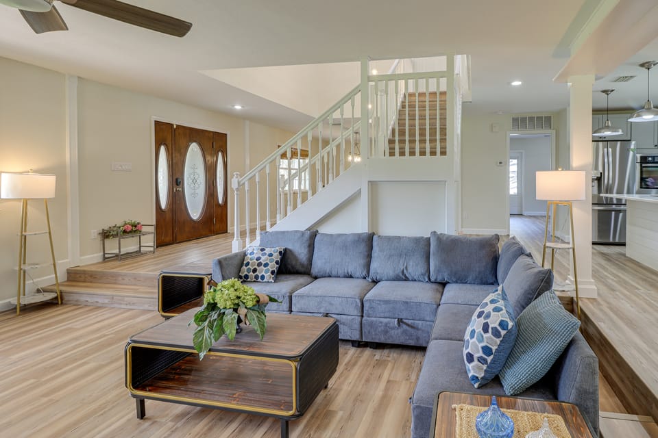 Private Pool & Lake Views: Family Home in Oxford House in The Villages