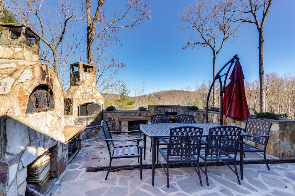 Gorgeous Blue Ridge Mountain Retreat: Deck + View! House in Georgia