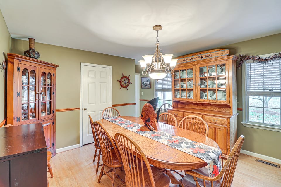 Spacious Trappe Getaway w/ Outdoor Pool & Gazebo! House in Maryland