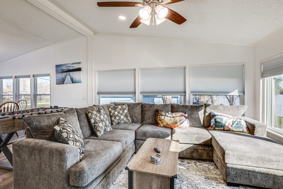 Waterfront Trinity Vacation Rental w/ Hot Tub! House in Texas