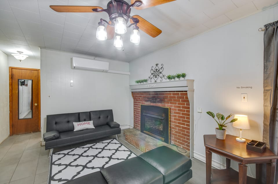 9 Mi to Water Park: Silver Creek Gem w/ Fireplace! Apartment in Mississippi