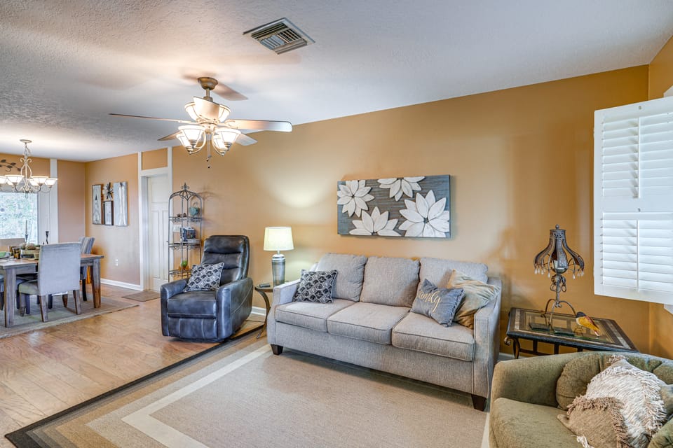 Auburndale Vacation Rental w/ Yard & Lake Views House in Auburndale