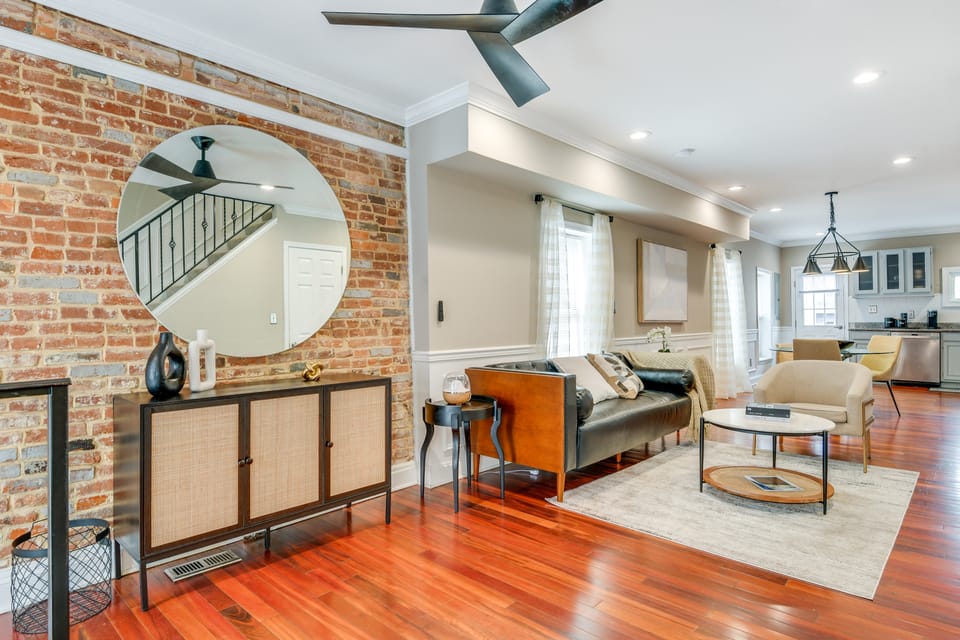 Charming Baltimore Getaway ~ 1 Mi to Downtown! Apartment in Baltimore