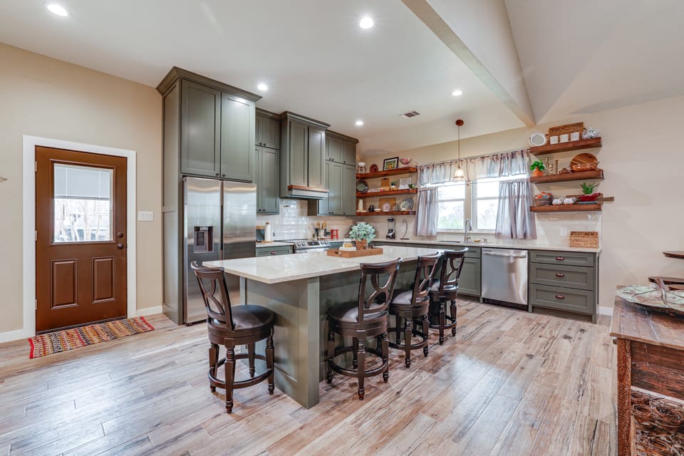 Country Home Near Fredericksburg: Fire Pit & Grill House in Rio Grande