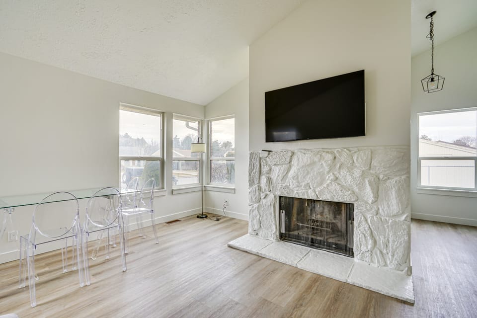 Near 4 Major Ski Resorts: Salt Lake County Home House in Midvale
