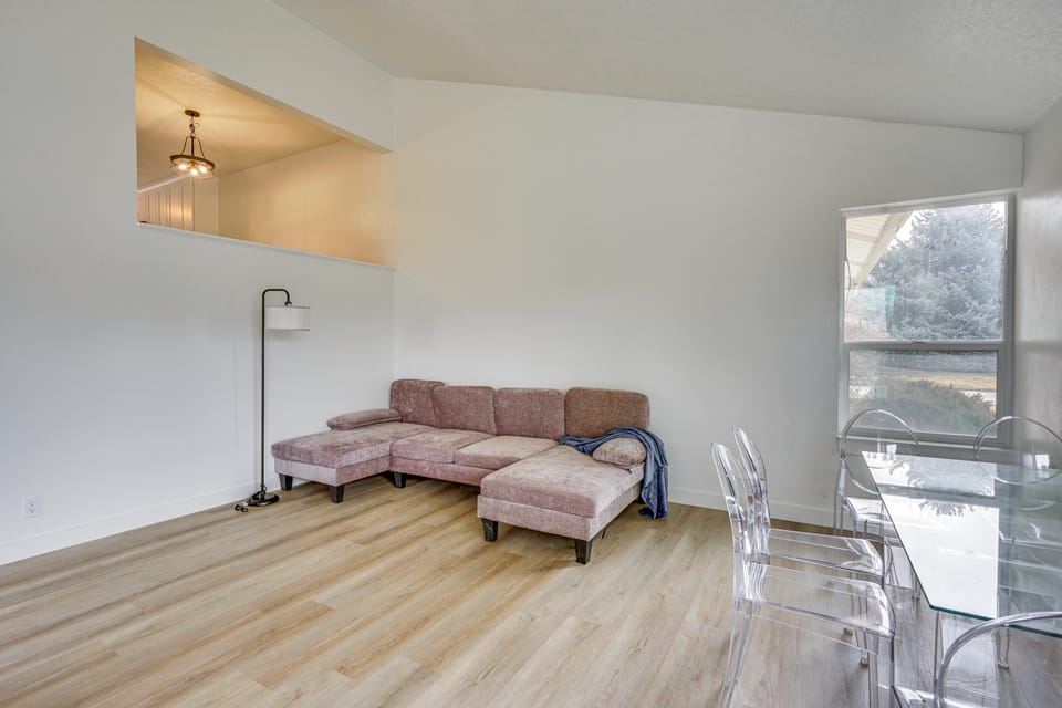 Near 4 Major Ski Resorts: Salt Lake County Home House in Midvale