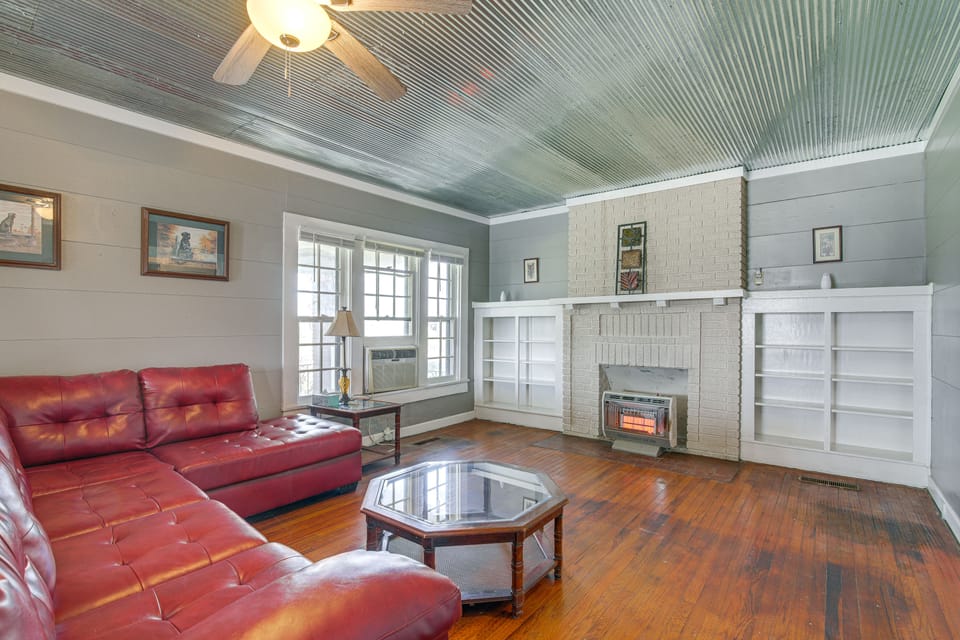Expansive Wheatley Home ~ 65 Mi to Memphis! House in Mississippi