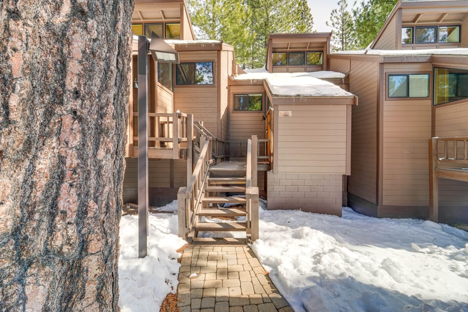 Northstar Resort Condo w/ Hot Tub, Shuttle Access! Apartment in Sierra Nevada