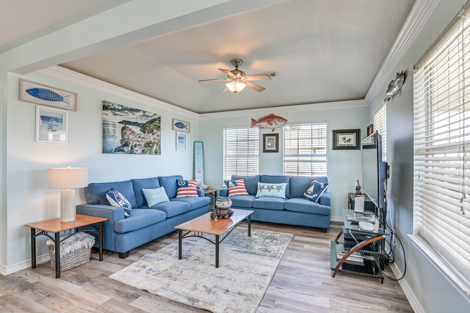 Walk to Shore: Surfside Beach Home w/ Balcony! House in Surfside Beach