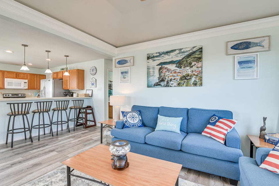 Walk to Shore: Surfside Beach Home w/ Balcony! House in Surfside Beach