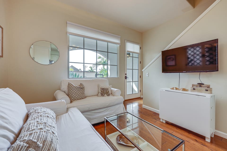 Coastal Santa Barbara Townhome, Walk to Beach! Apartment in Santa Barbara