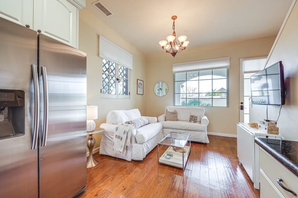 Coastal Santa Barbara Townhome, Walk to Beach! Apartment in Santa Barbara