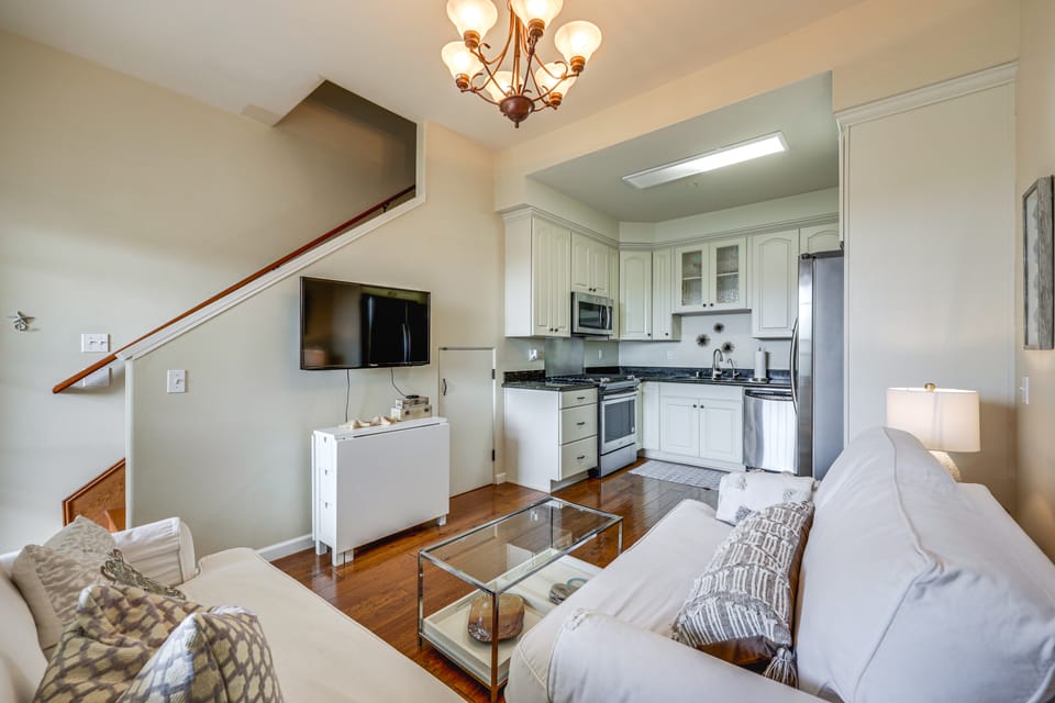 Coastal Santa Barbara Townhome, Walk to Beach! Apartment in Santa Barbara