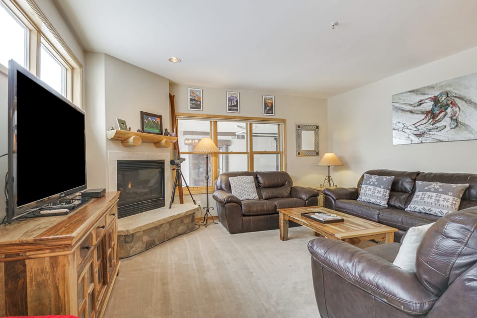 Walk to Ski Lift: Breck Condo w/ Hot Tub Apartment in Breckenridge