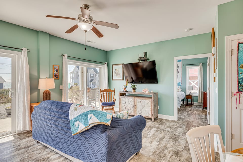Ocean-View Apt in Emerald Isle - Walk to Beach Apartment in Emerald Isle