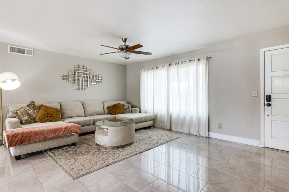 Backyard Oasis! Family-Friendly Tempe Retreat House in Tempe