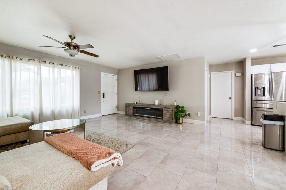 Backyard Oasis! Family-Friendly Tempe Retreat House in Tempe