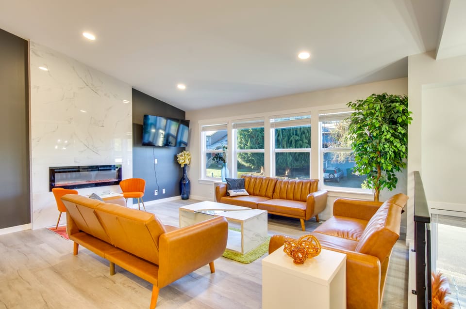 Modern Woodinville Home w/ Hot Tub + Sauna! House in Woodinville