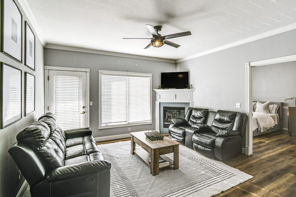 Pet-Friendly Waukee Condo: 14 Mi to Des Moines! Apartment in Clive