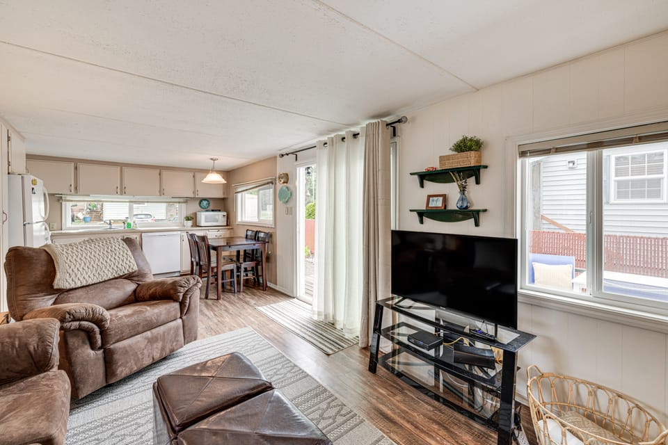 Rockaway Beach Home, Walk to Ocean, Pet Friendly! House in Rockaway Beach
