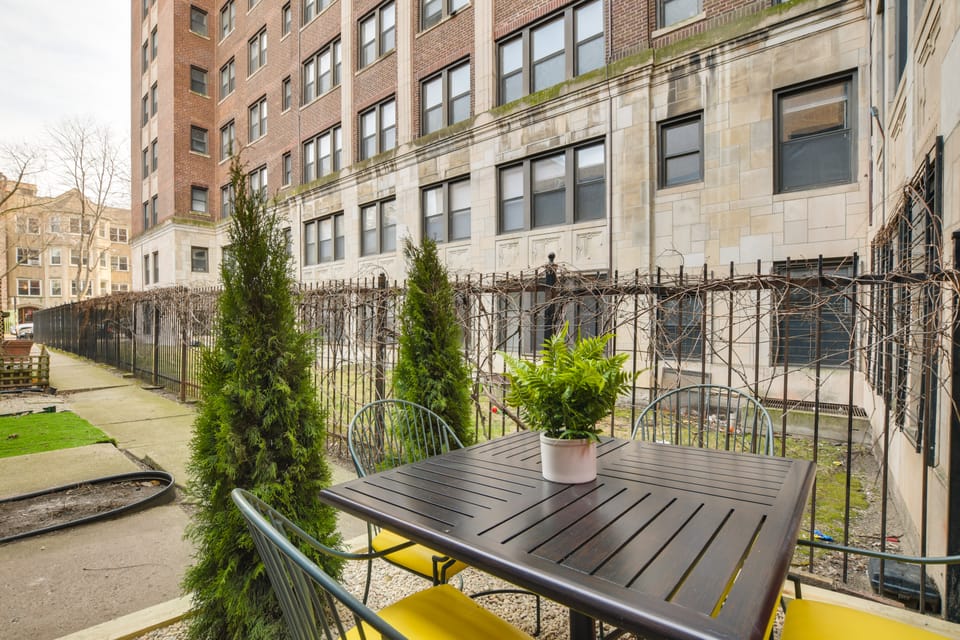 Stylish Chicago Retreat: Walk to Loyola University Apartment in Chicago