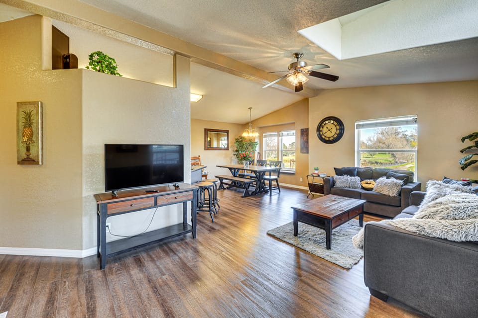 Covered Patio: Lincoln Vacation Rental! House in Sierra Nevada