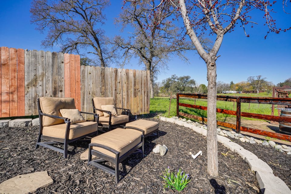 Covered Patio: Lincoln Vacation Rental! House in Sierra Nevada