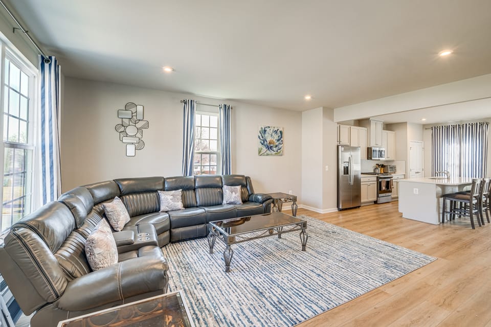 30 Mi to Downtown DC: Charming Dale City Townhome! Apartment in Maryland