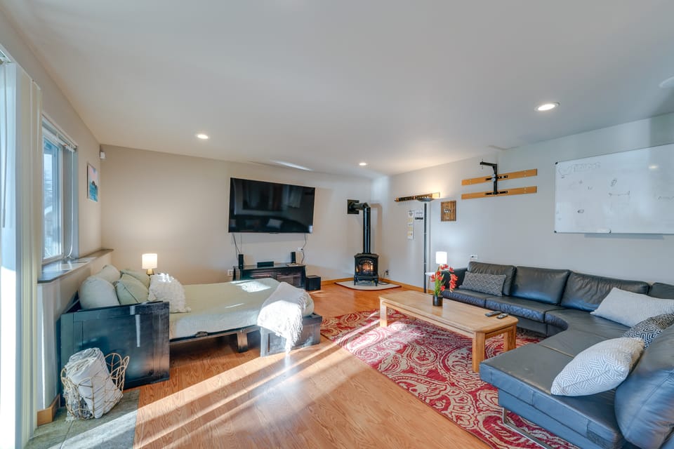 Quaint Mount Vernon Studio Rental w/ Big Lake View Apartment in Puget Sound