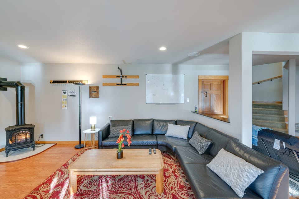 Quaint Mount Vernon Studio Rental w/ Big Lake View Apartment in Puget Sound