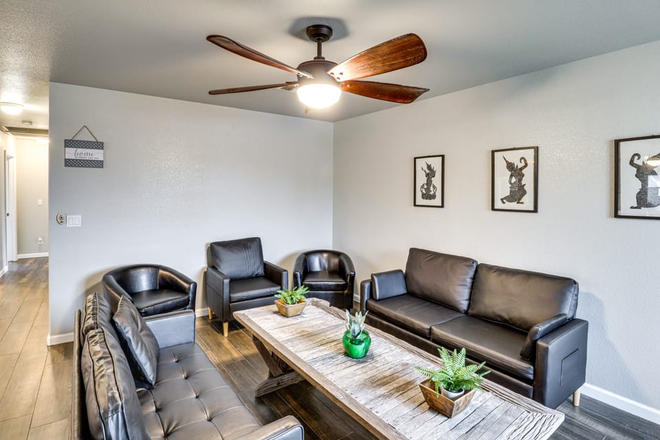 Fire Pit + Covered Patio: Bullhead City Escape! House in Bullhead City