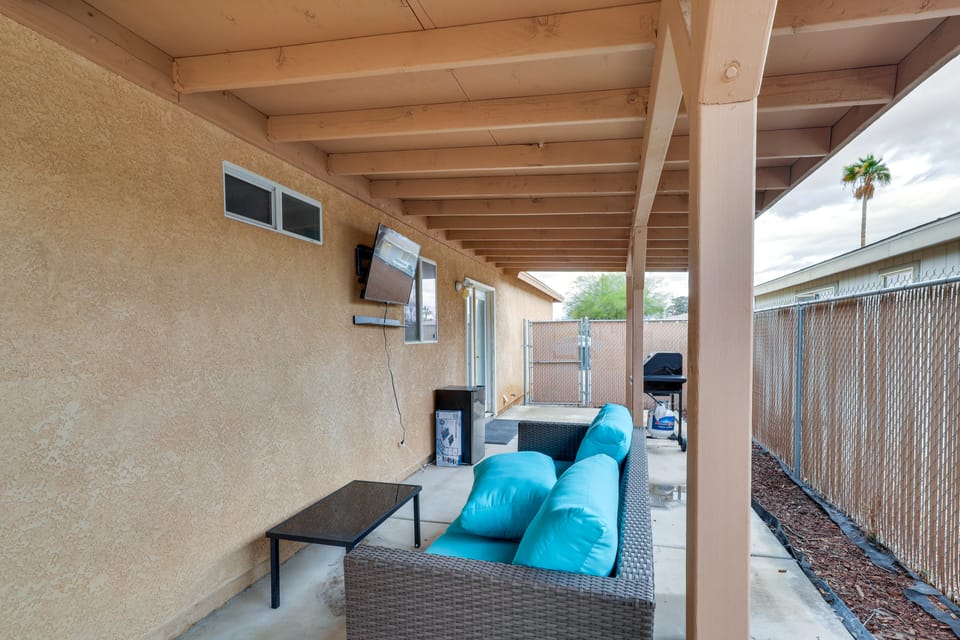 Fire Pit + Covered Patio: Bullhead City Escape! House in Bullhead City
