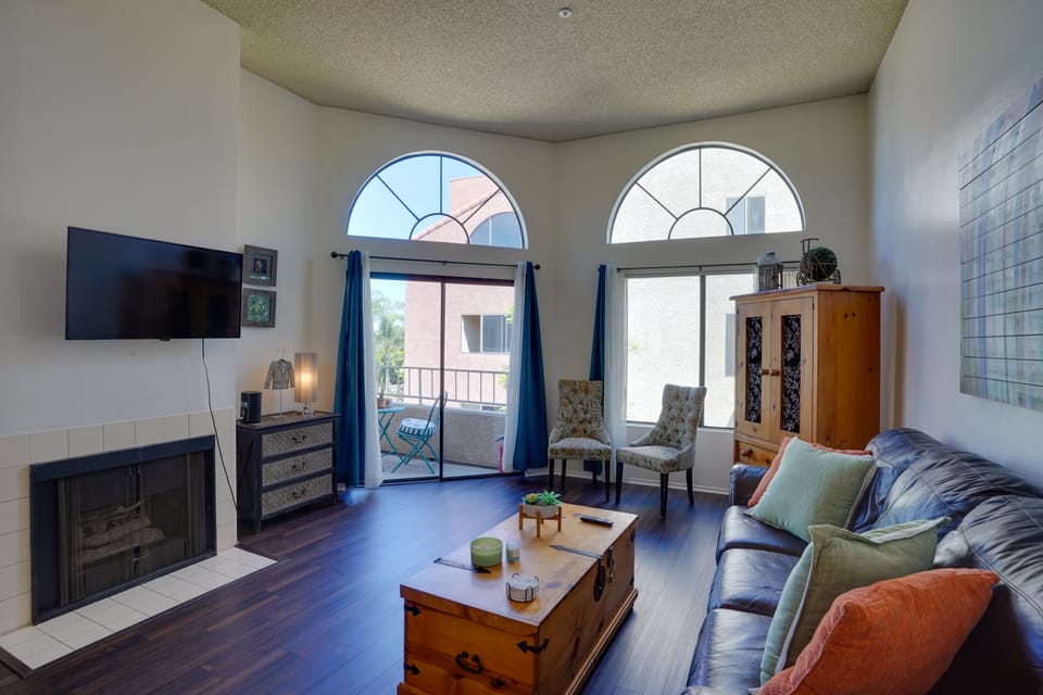 1 Mi to the Ocean: Long Beach Condo w/ Pool Access Apartment in Long Beach